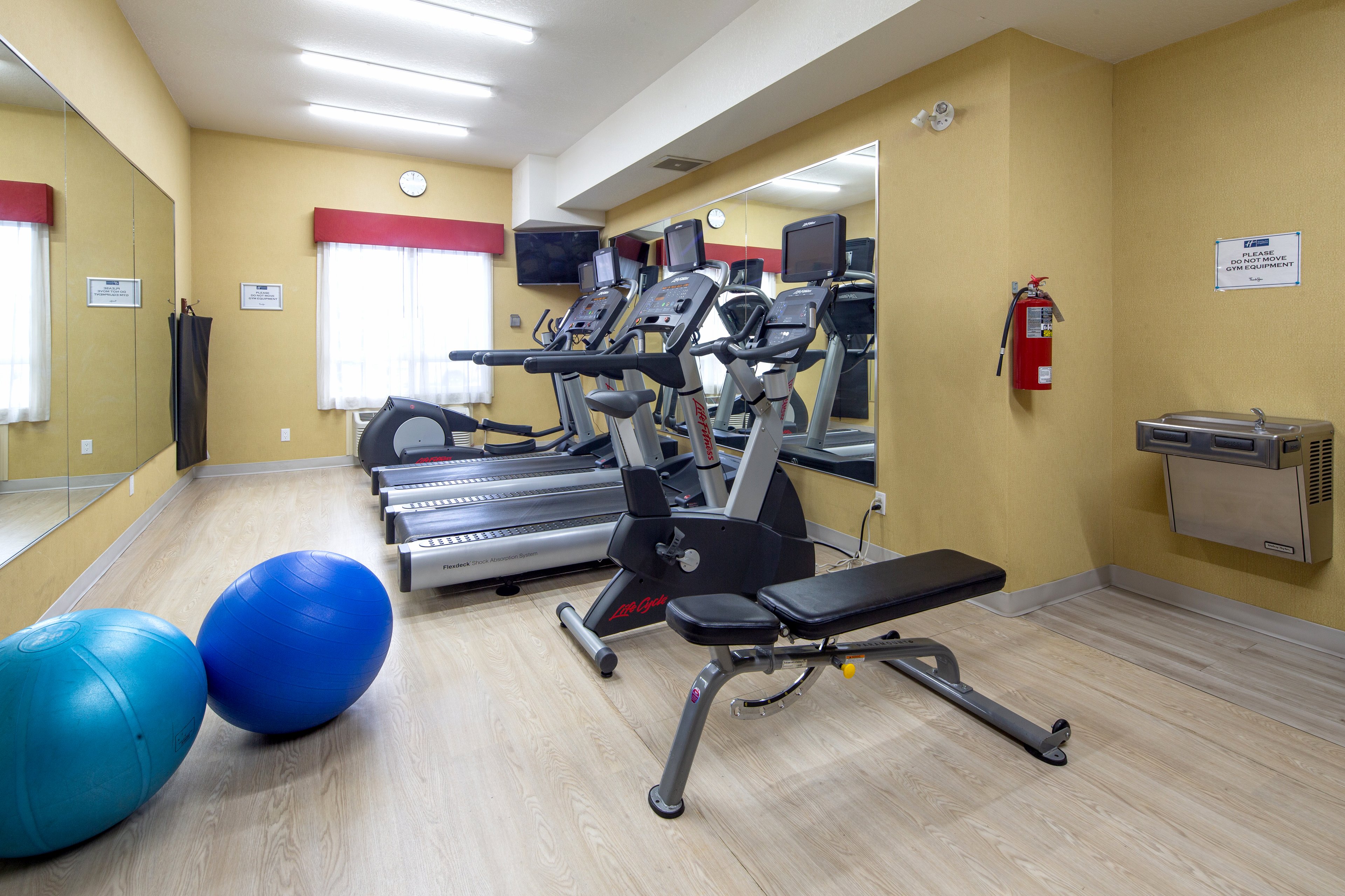 Holiday Inn Express Hotel Suites Edson 25/50