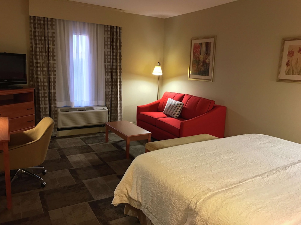 Hampton Inn Garden City, KS 12/33