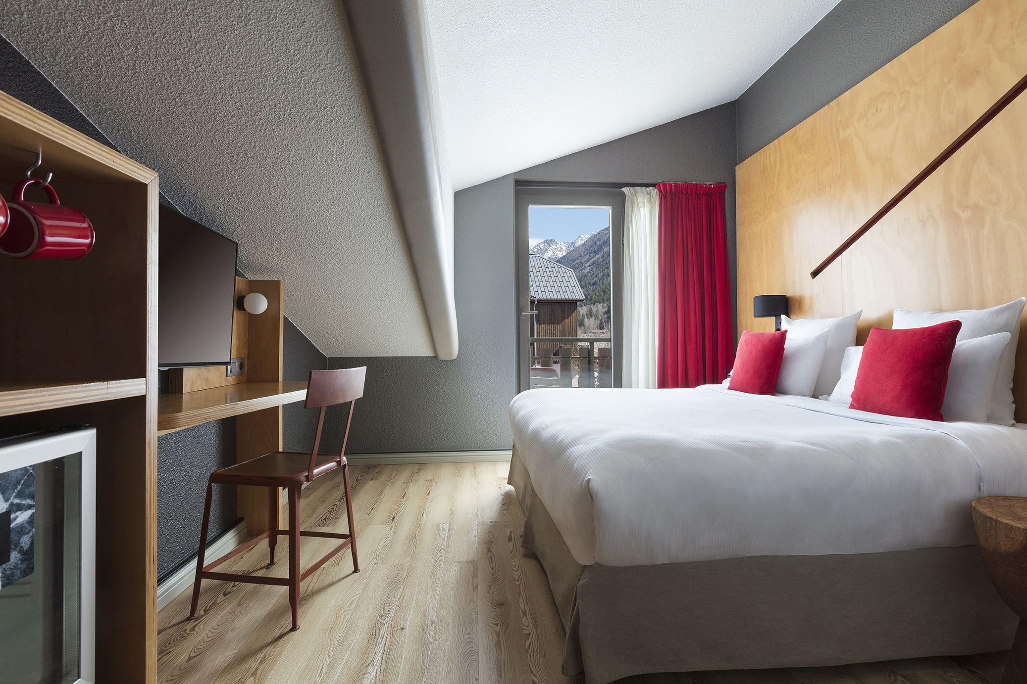 Classic, Flat, Twin Beds, Balcony, Attic