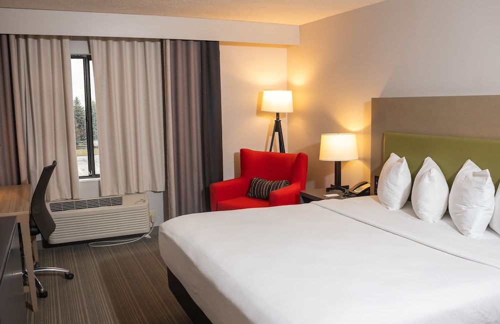 ROOM, KING BED