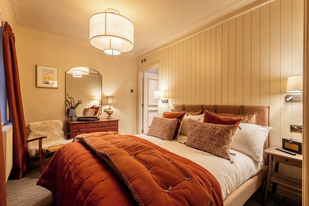 Pinewood, Suite, Double Bed, Sofa