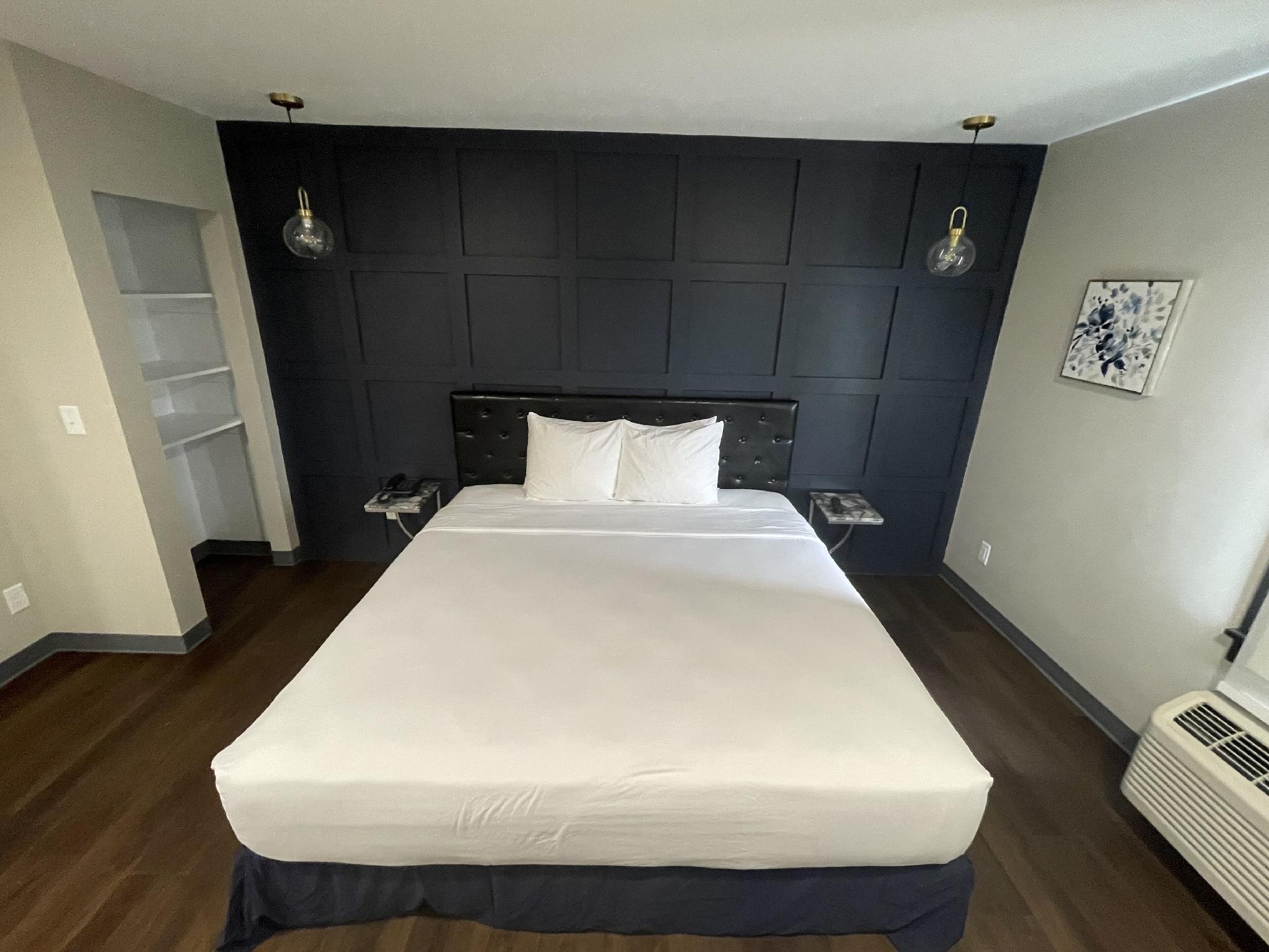 Deluxe, Suite
