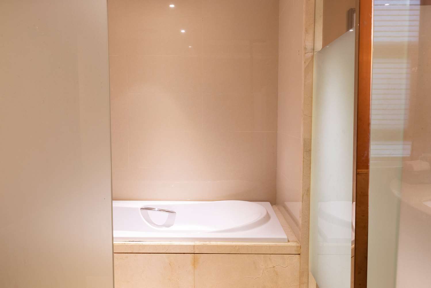 Ramada Plaza by Wyndham Fuzhou South 24/24