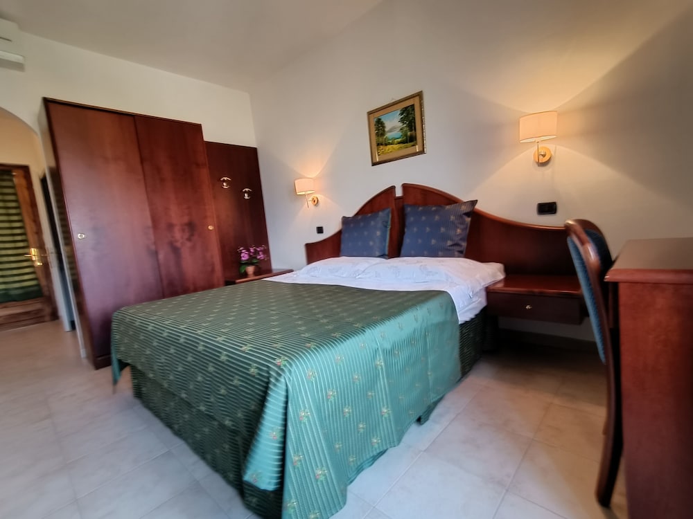 غرفة كومفورت بسرير كوين، Villa Isabella Hotel & Residence 2/5