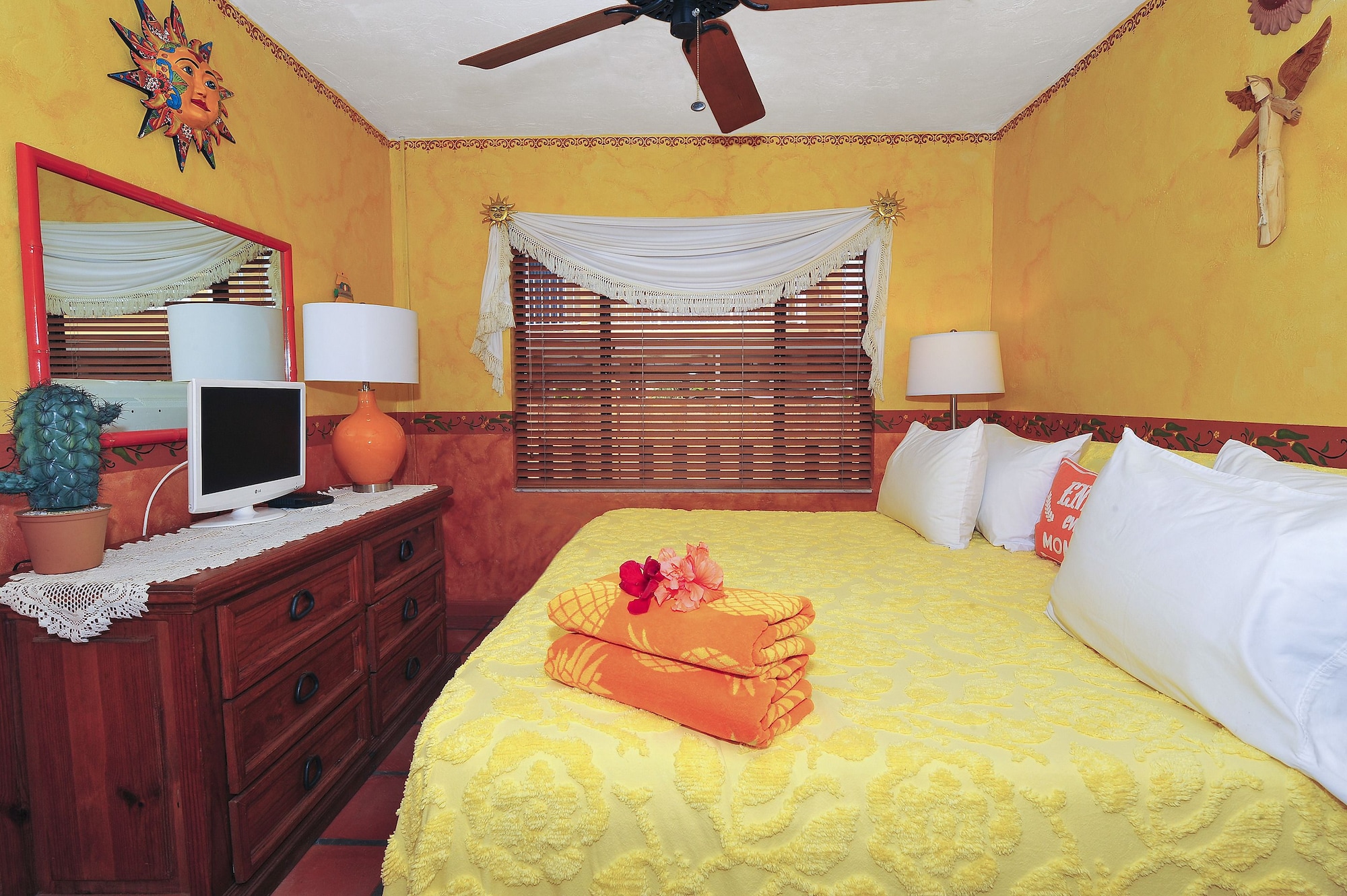 1 Bedroom, Suite, King and Twin Beds, Sea Side