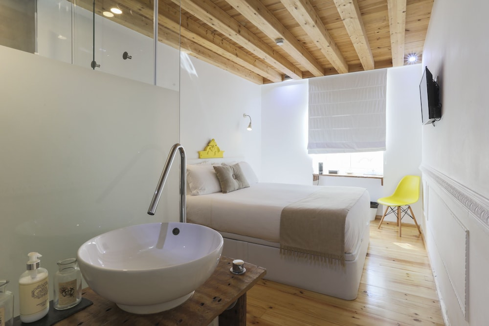 262 BOUTIQUE HOTEL 70/74