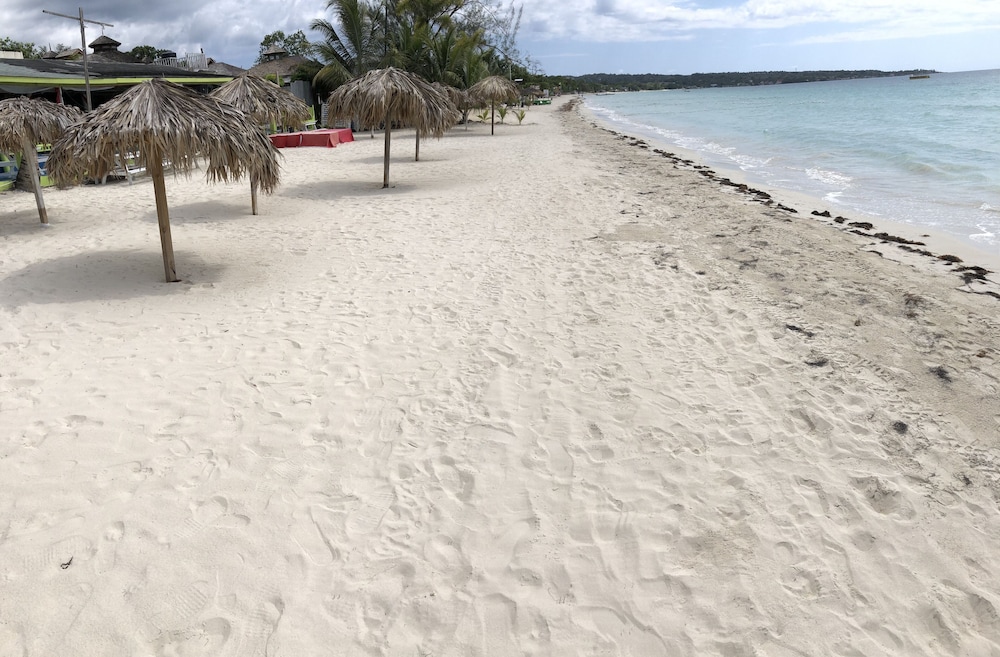 Fun Holiday Beach Resort 67/73