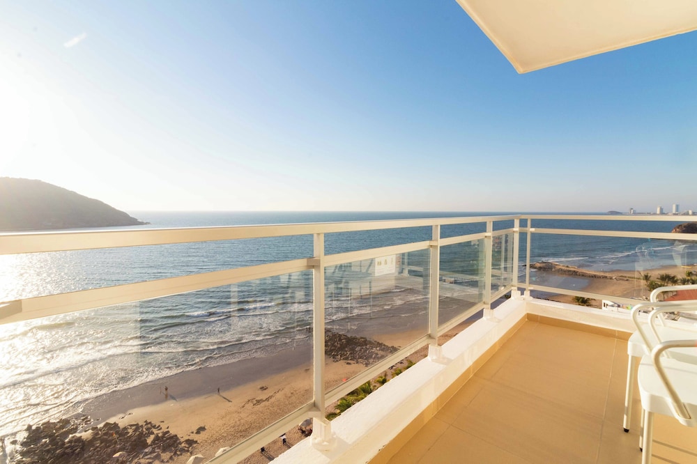 Pacific Palace Beach Tower Hotel 58/65