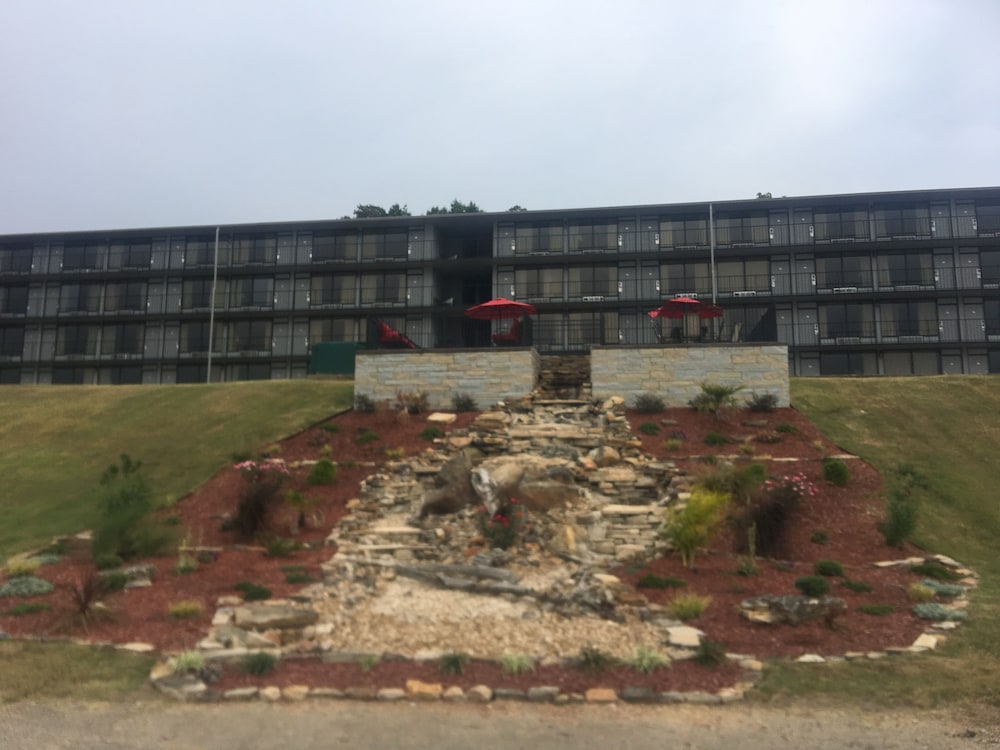 Lake Norfork Inn 2/50