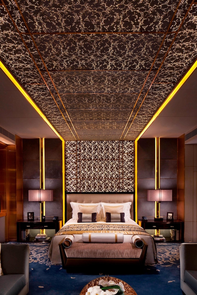 The Ritz Carlton Hong Kong 8/35