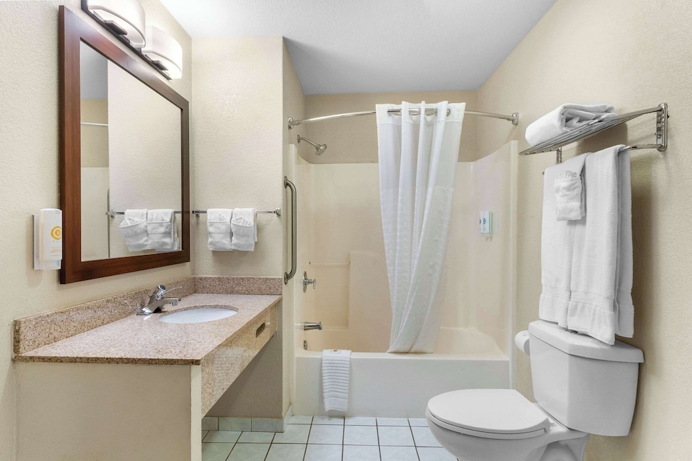 Comfort Inn & Suites Greeley, CO 43/54