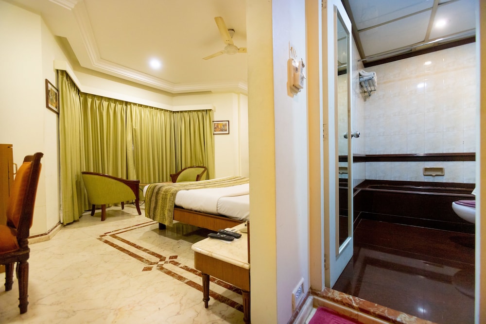 Garden Hotel 50/50