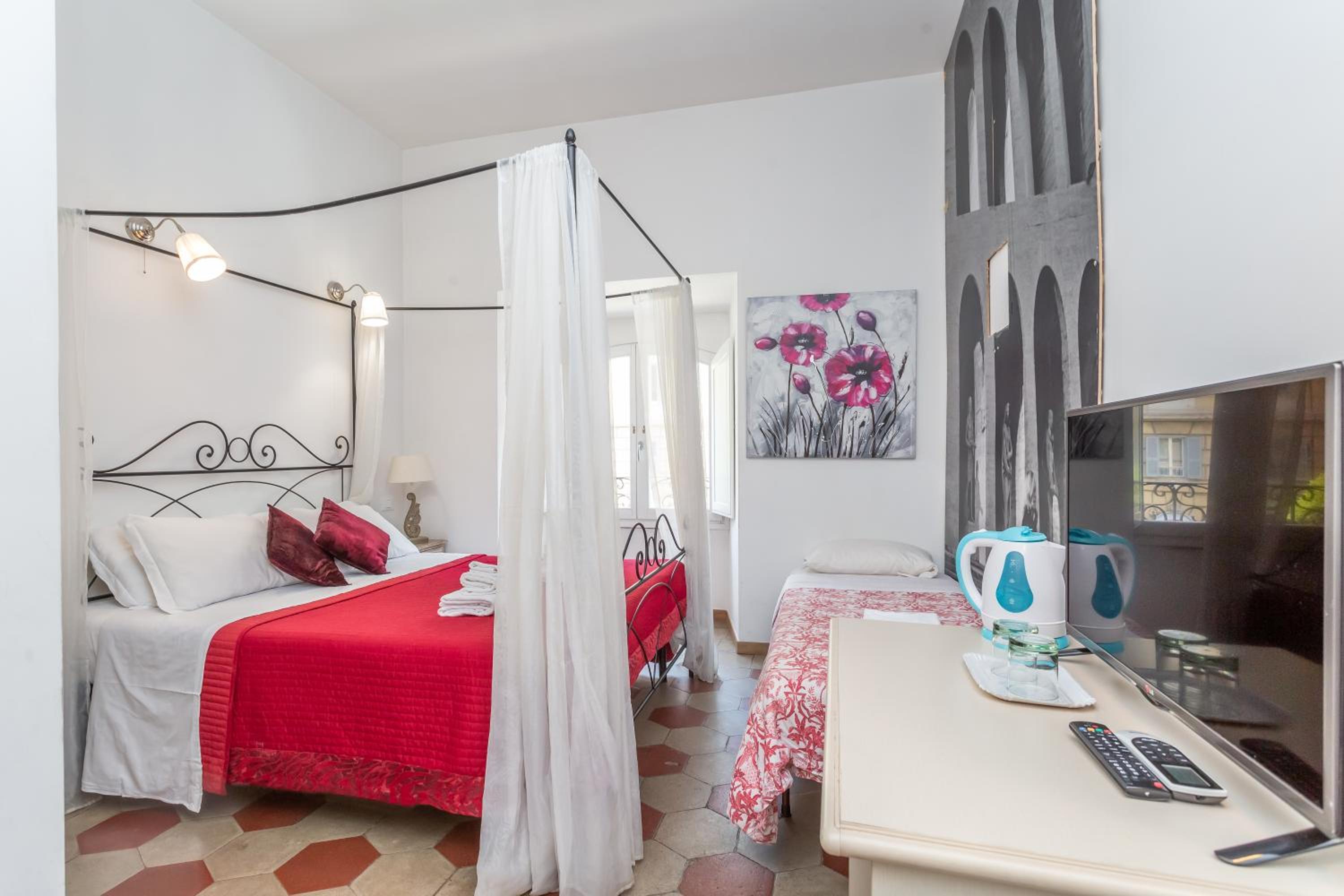 ROOM, TRIPLE
