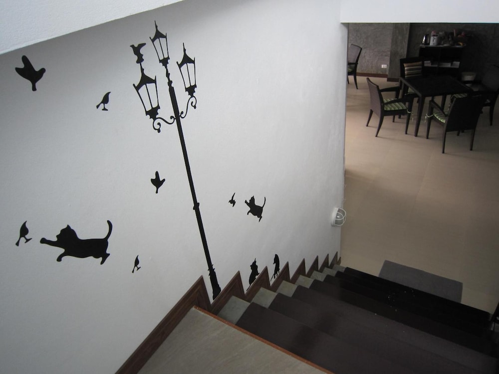 White Cat Hotel 28/45