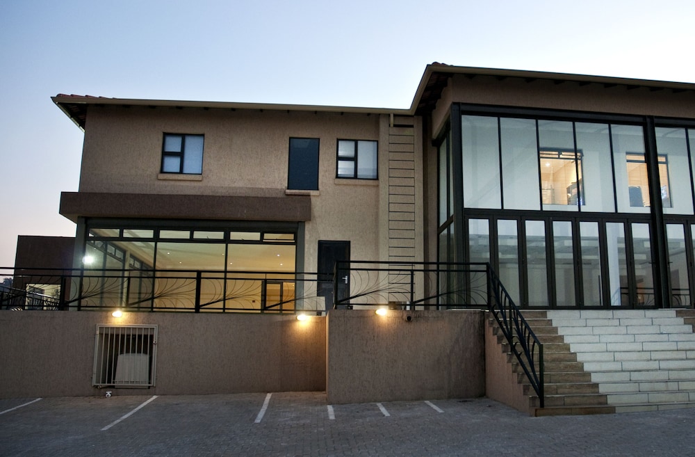 Eagle Nest Luxury Accommodation 4/37