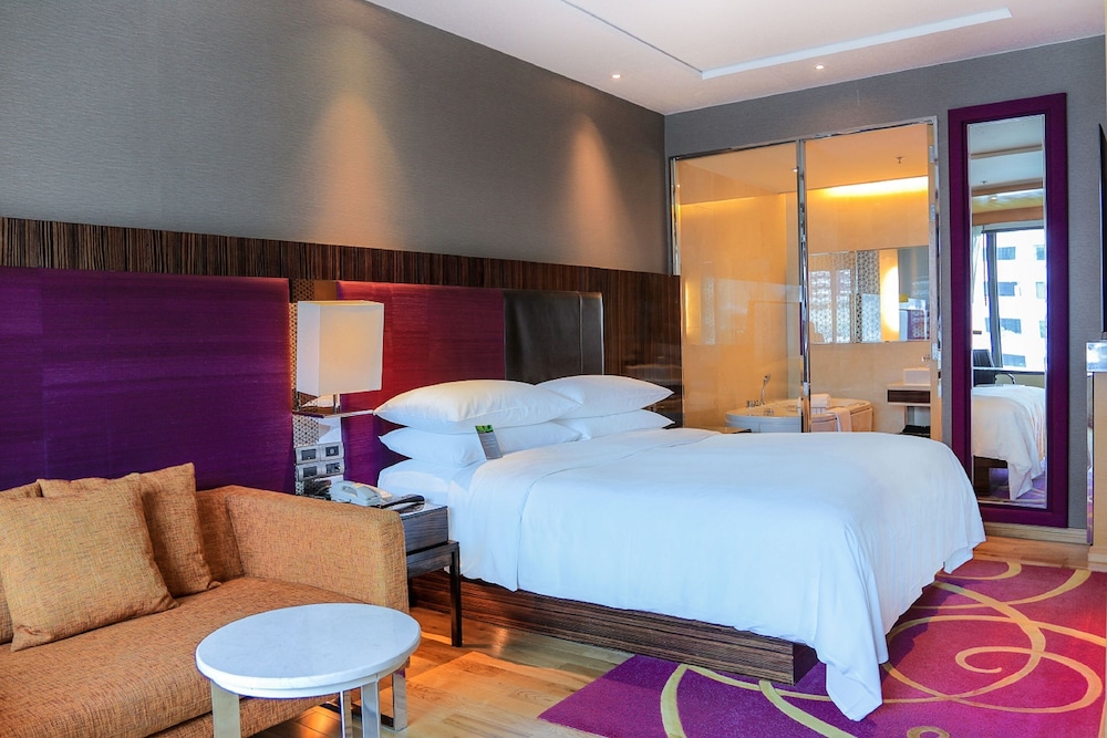 Renaissance Bangkok Ratchaprasong Hotel 12/52