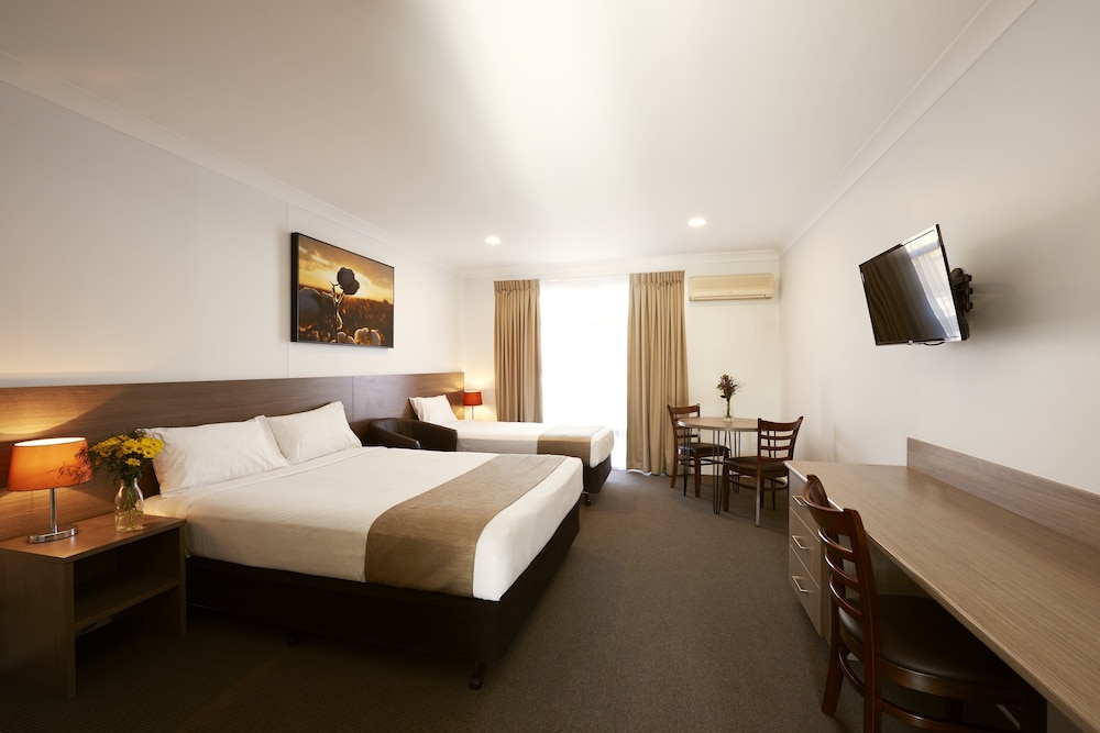 ADELONG MOTEL 12/29