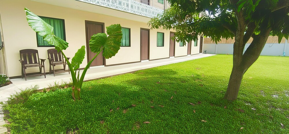 Koh lanta Hotels and Co Working Space 61/65