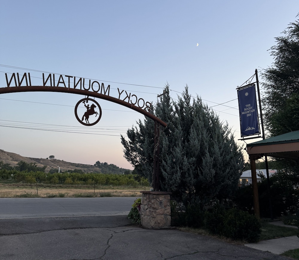 Rocky Mountain Inn 42/50