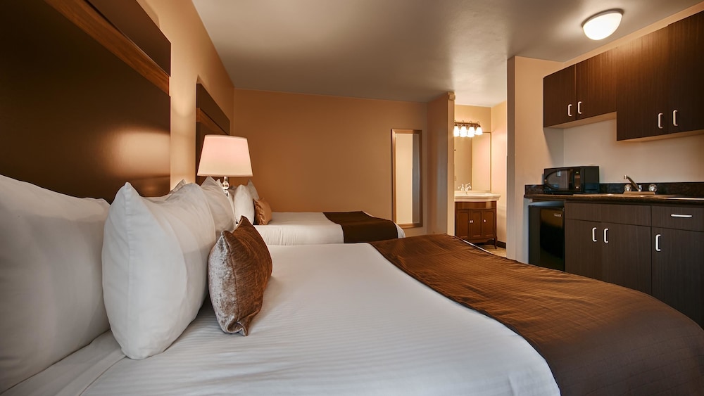 Best Western Alderwood 15/48