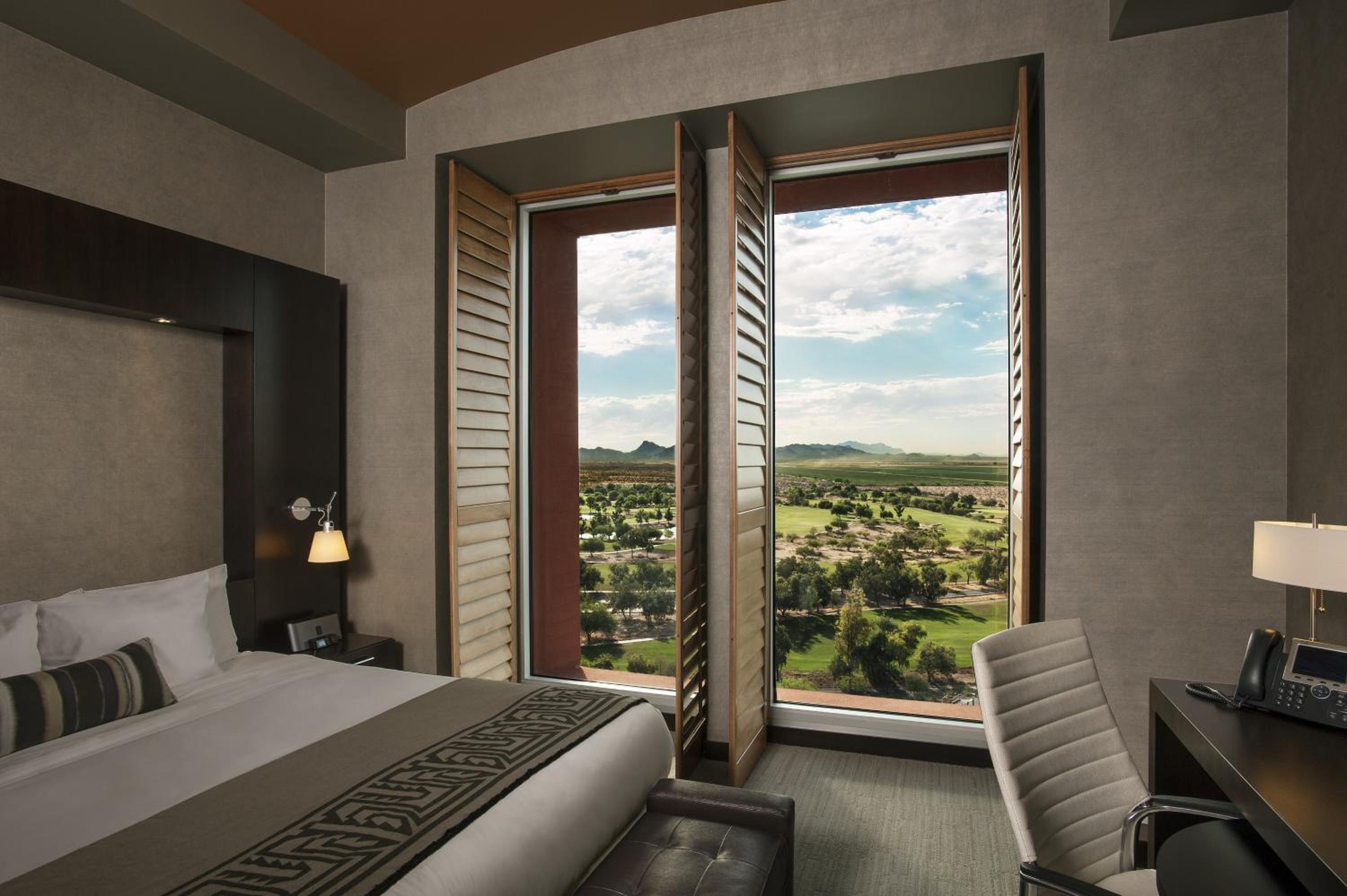Deluxe, 2 Queen Beds, with View, Talking Stick Resort 3/8