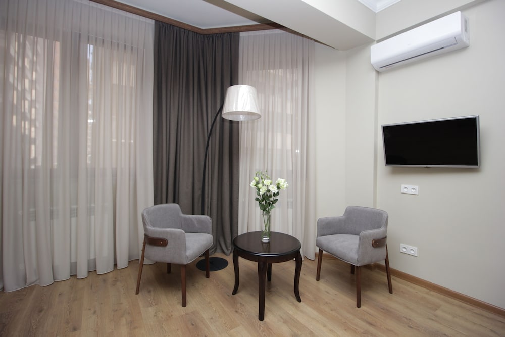 A Hotel Yerevan 44/54