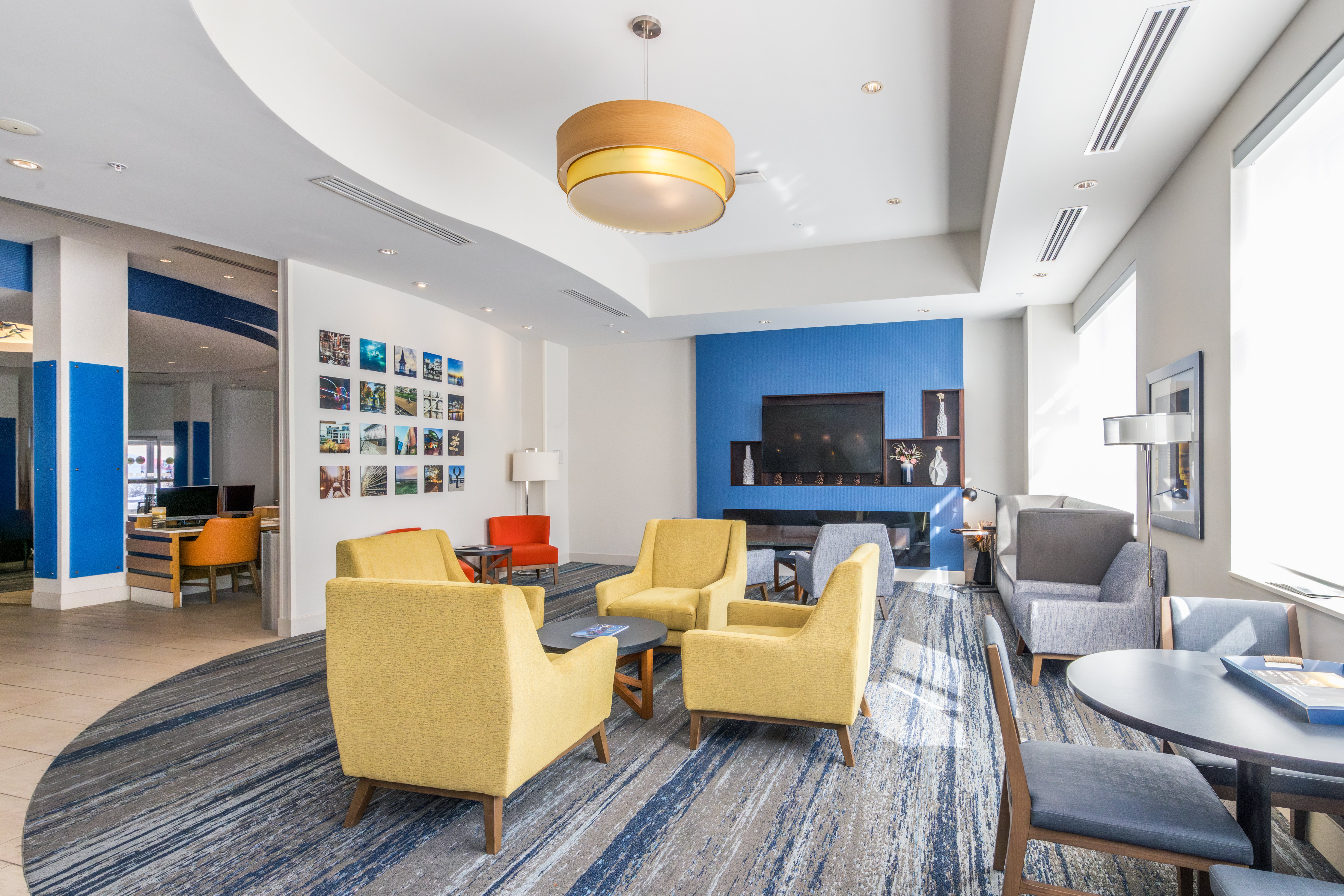 Holiday Inn Express And Suites Louisville Downtown 52/71
