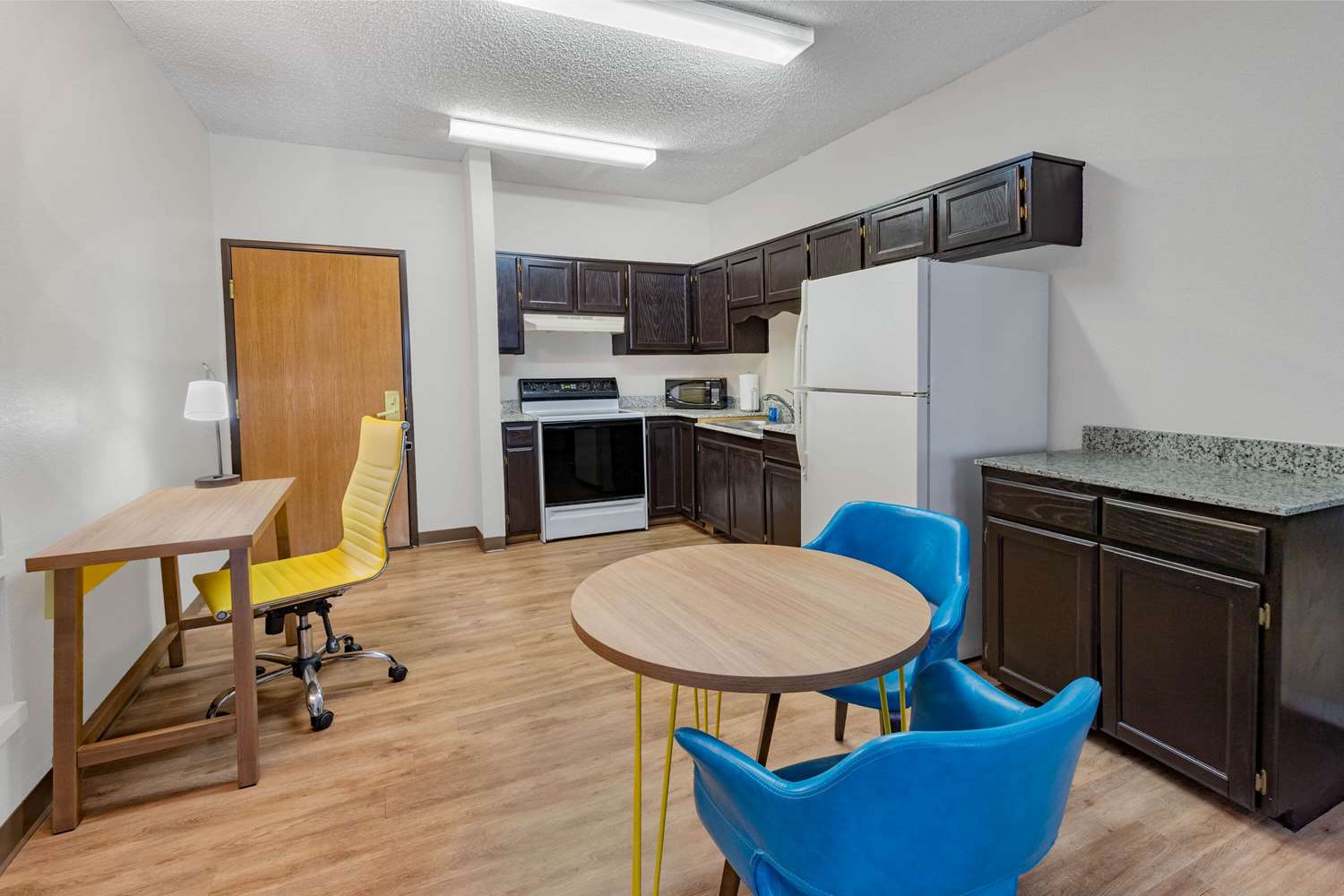 Days Inn by Wyndham Bernalillo 35/43