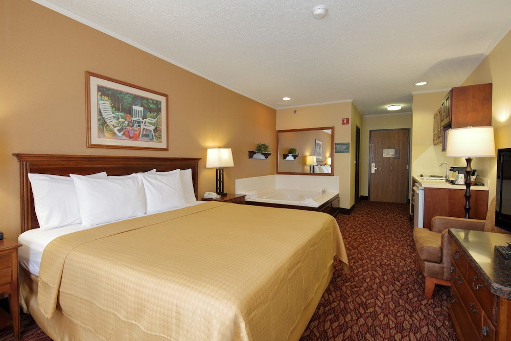Coshocton Village Inn and Suites 12/68