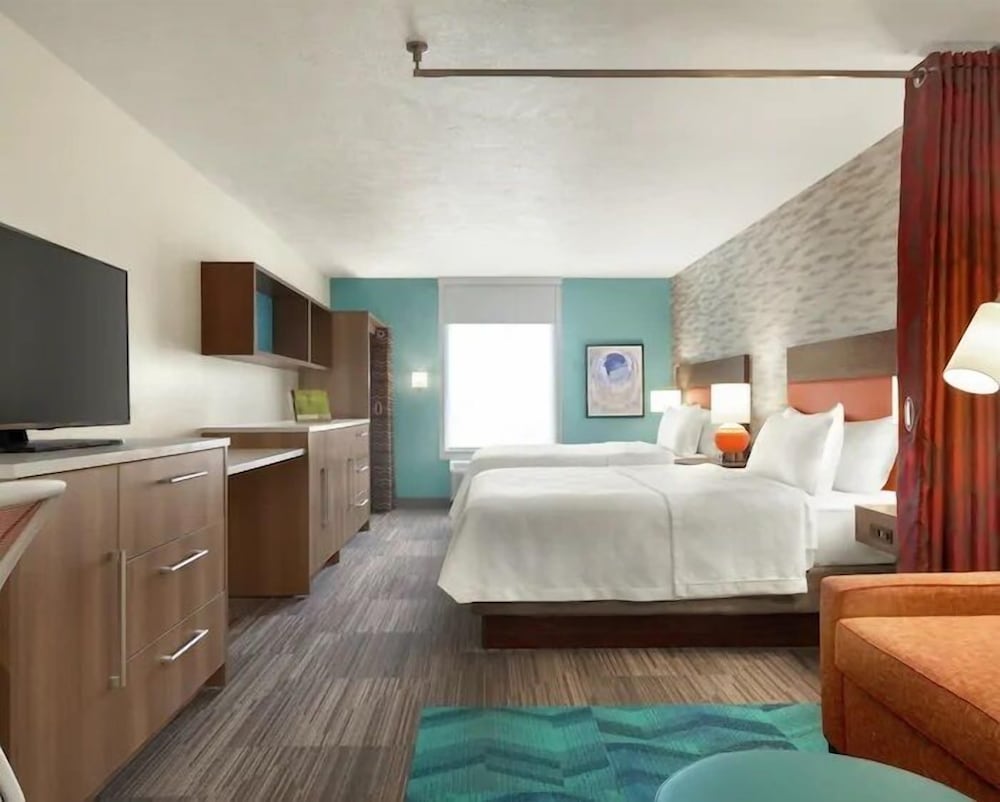 STUDIO, 2 QUEEN BEDS