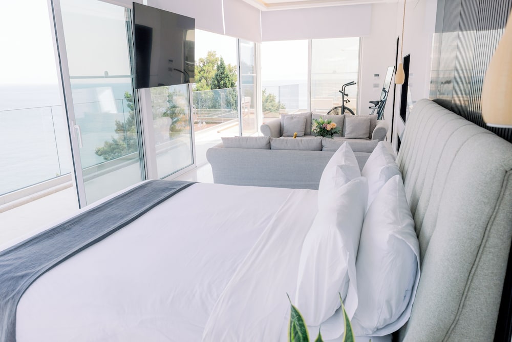 1 Bedroom, Panoramic, Queen Bed, Ocean Front, Ray Hotel Corfu 2/3