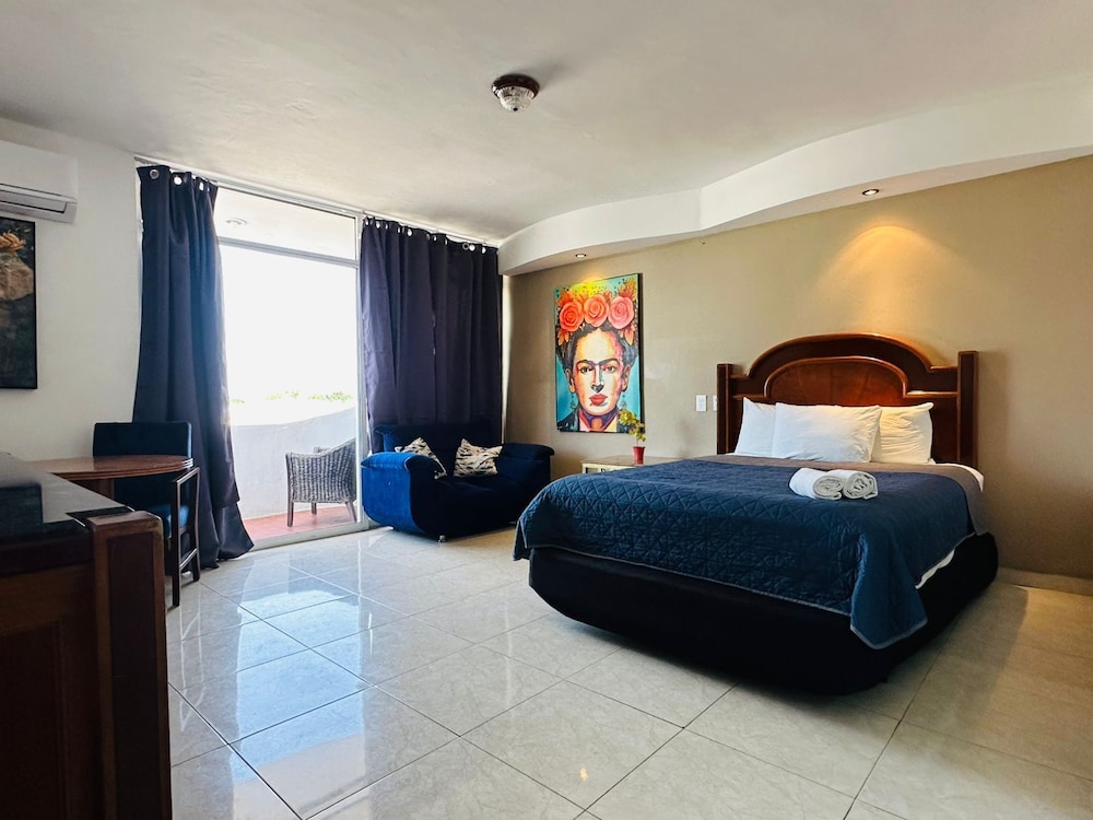 Zona Dorada Inn 12/50