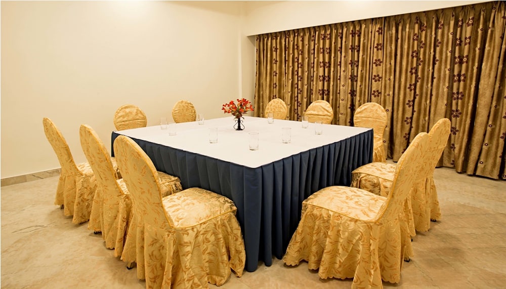 Hotel Jp Chennai Cmbt 12/47