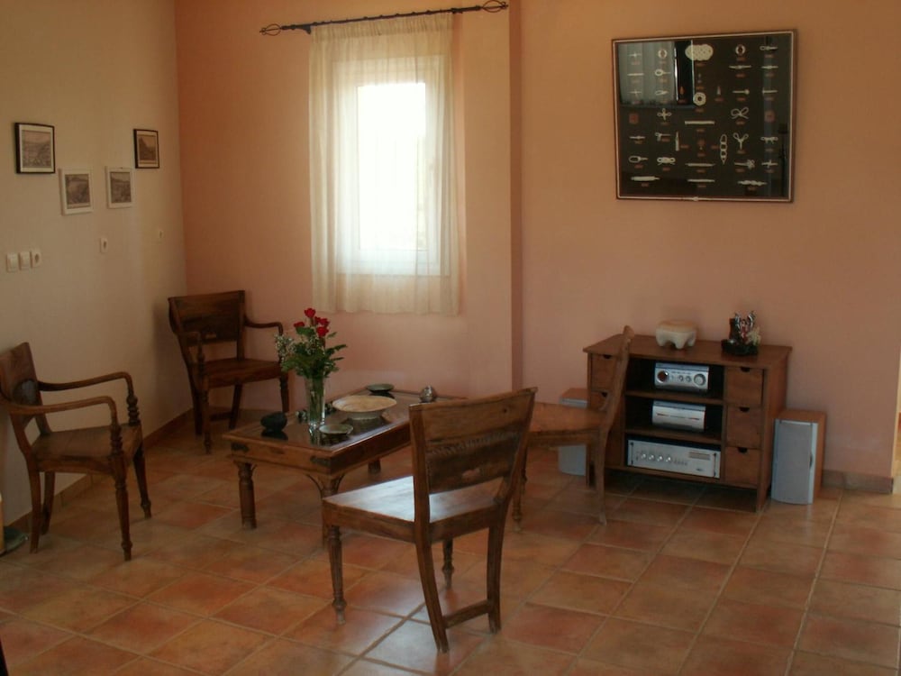 Elanthi Village Hotel 61/85