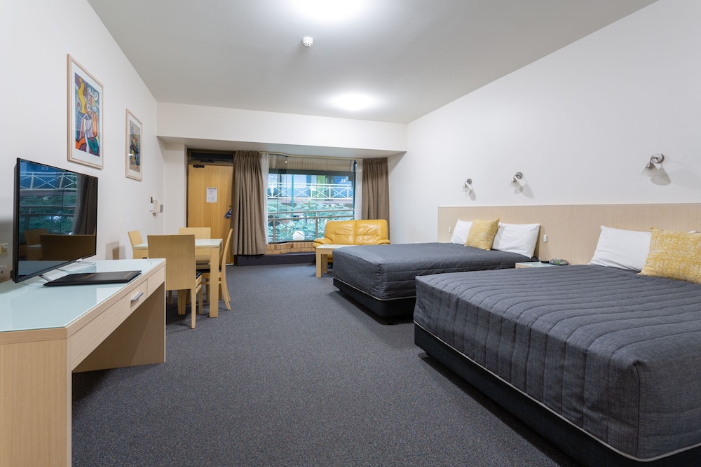 SUPERIOR, DOUBLE OR TWIN BED