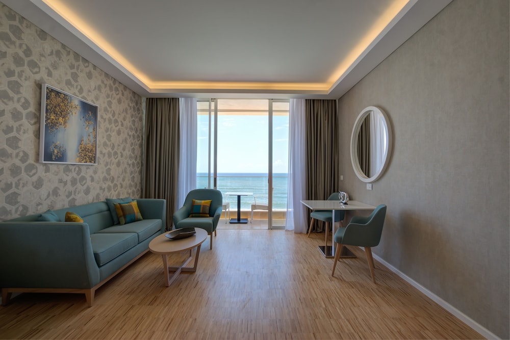 Lancaster Eden Bay Hotel, Beirut 39/65