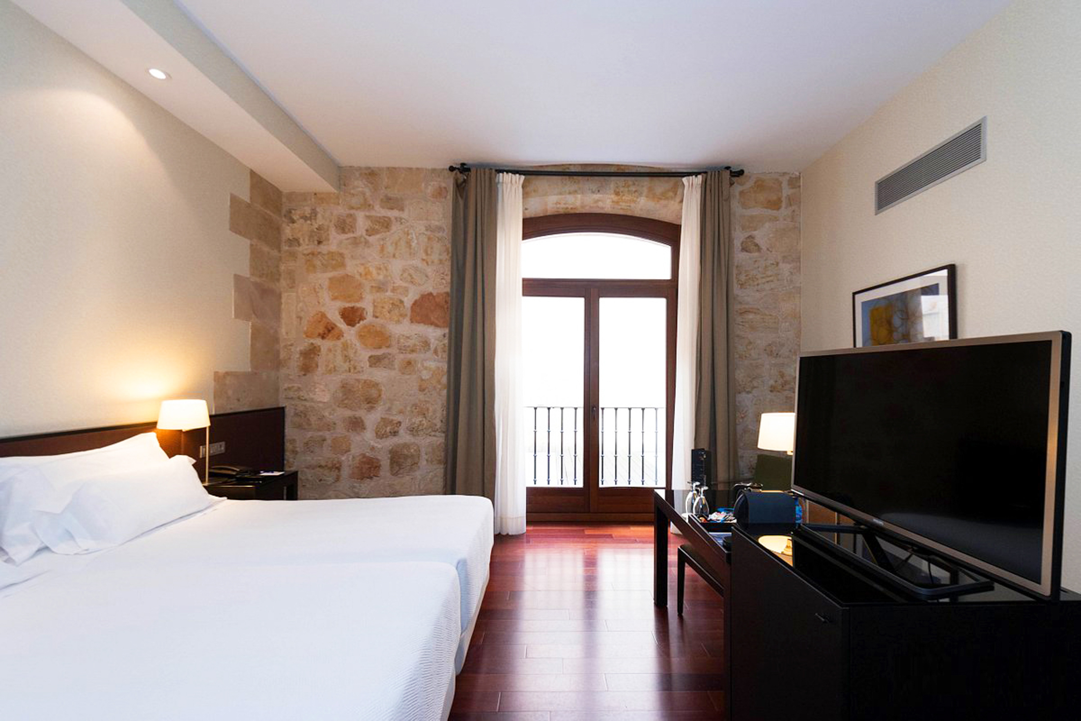 Room, Twin Beds, Cathedral View