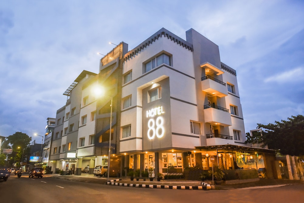 Hotel 88 Jember 5/50