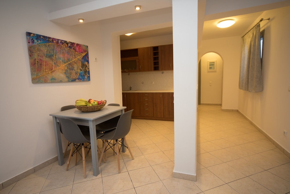 1 Bedroom, Family, Apartment, 1 Single and 2 Queen Beds