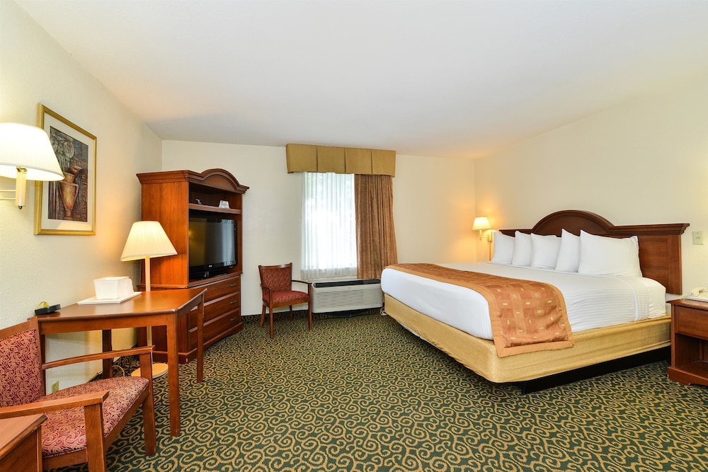 Deluxe Inn Wytheville 21/39