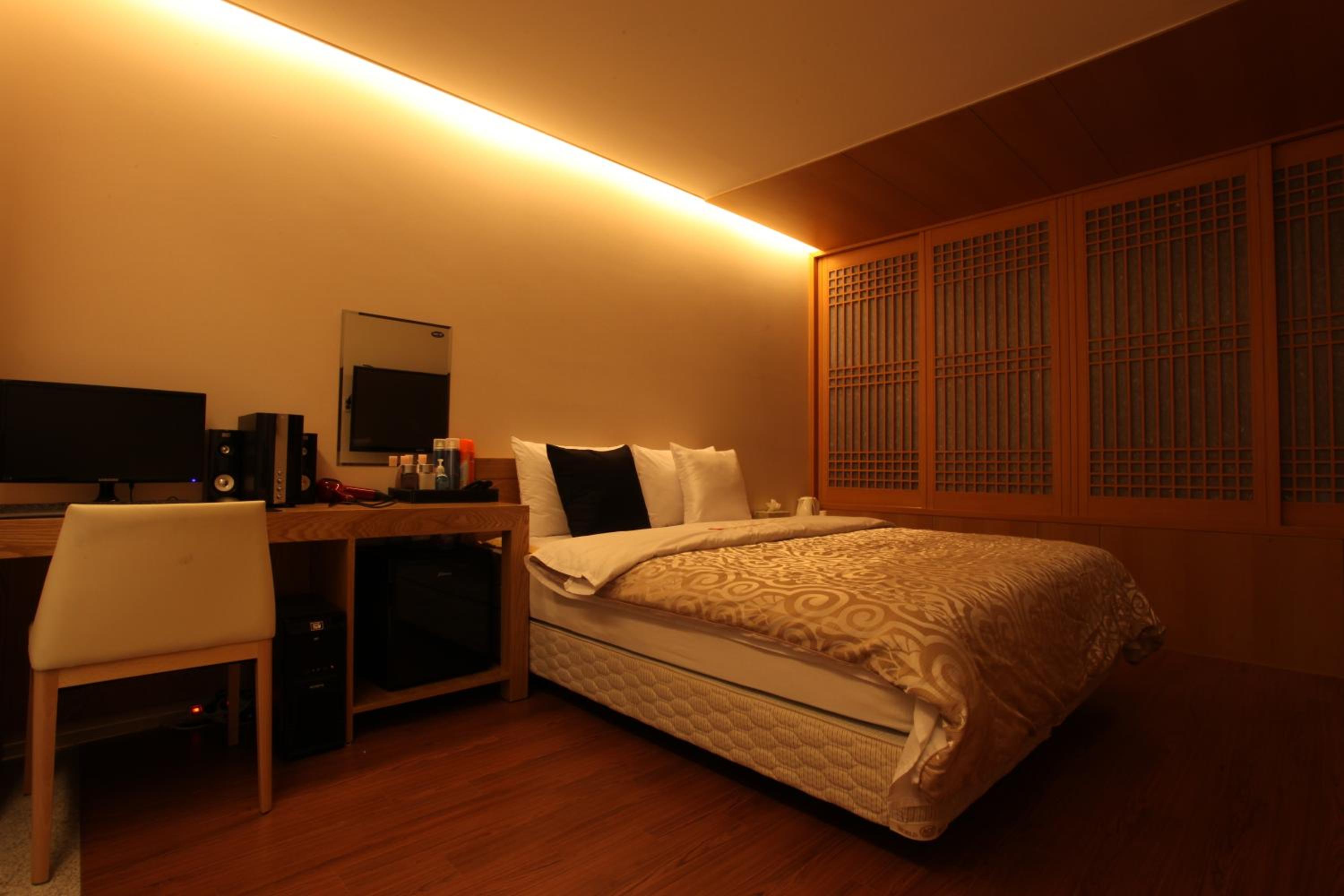 Yuwon Hotel 14/57