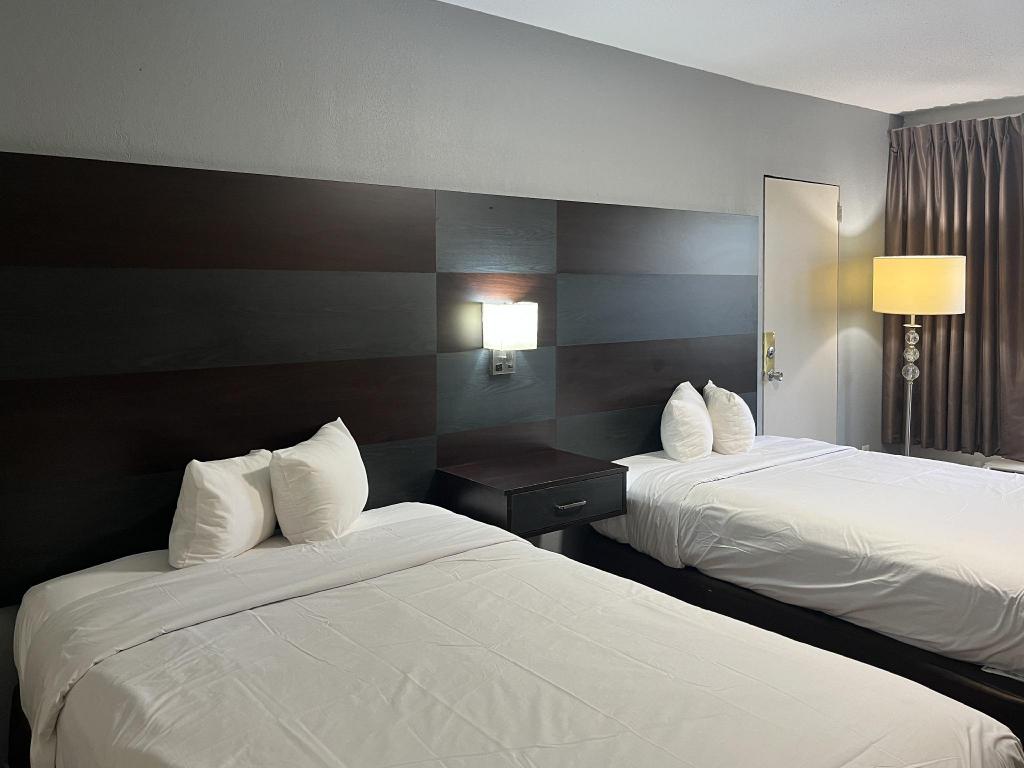 2 Full Beds - Non-Smoking, Kitchenr