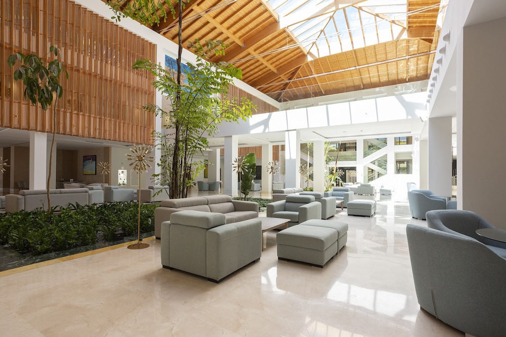 Hipotels Barrosa Park in CHICLANA
