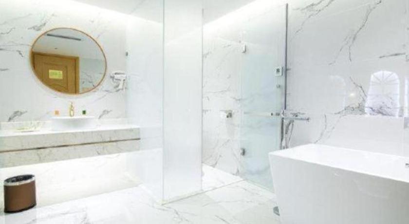 Vienna Hotel (Chuanxin Drum Tower Metro Station, Beijing Road) 50/50