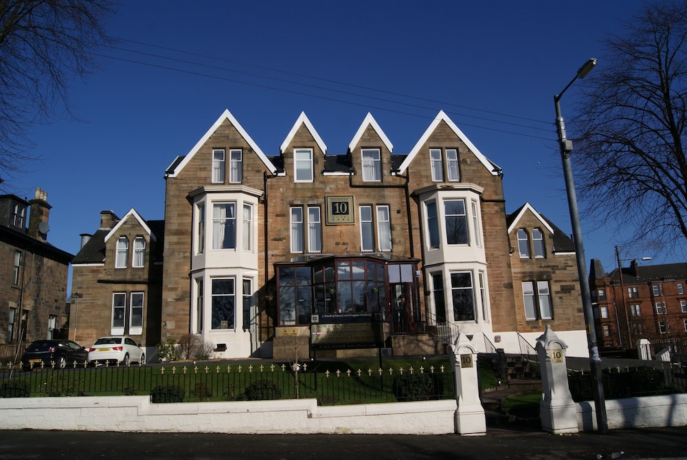 Number 10 Hotel 4/42