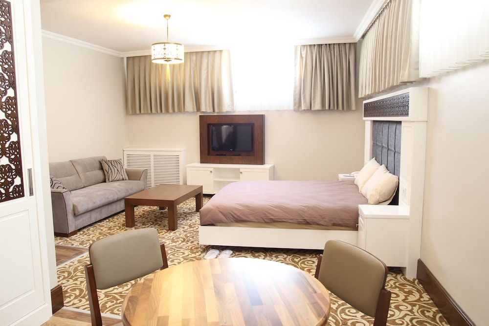 K SUITES HOTEL 31/58