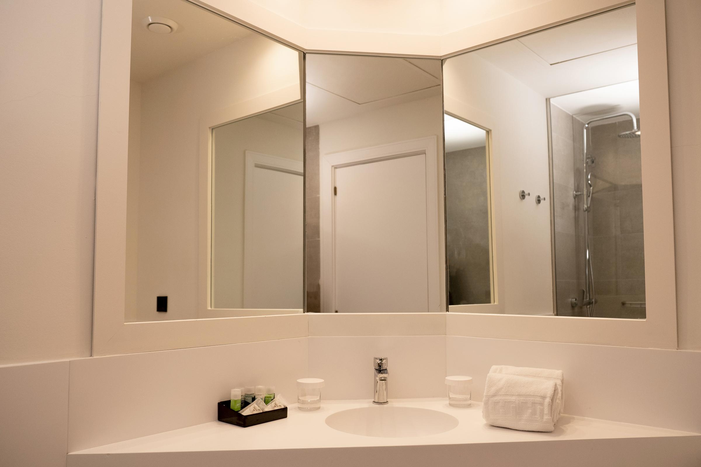 Superior, Double Bed, Side Sea View, Balcony، Urh Sitges Playa Hotel 4/5