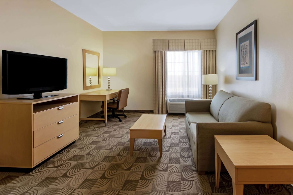 La Quinta Inn And Suites By Wyndham Tucumcari 48/68