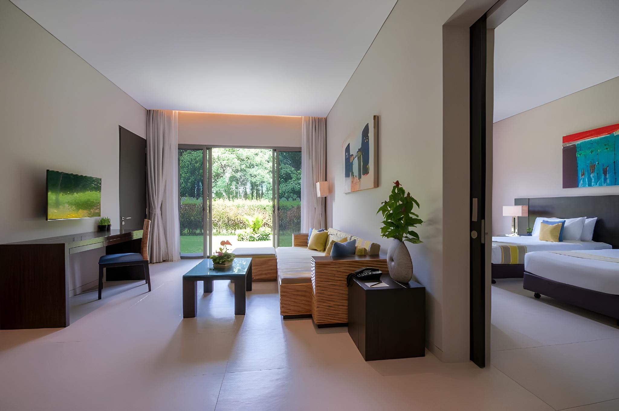 Suite, Twin Beds, 2 Double Beds, Pool Wing