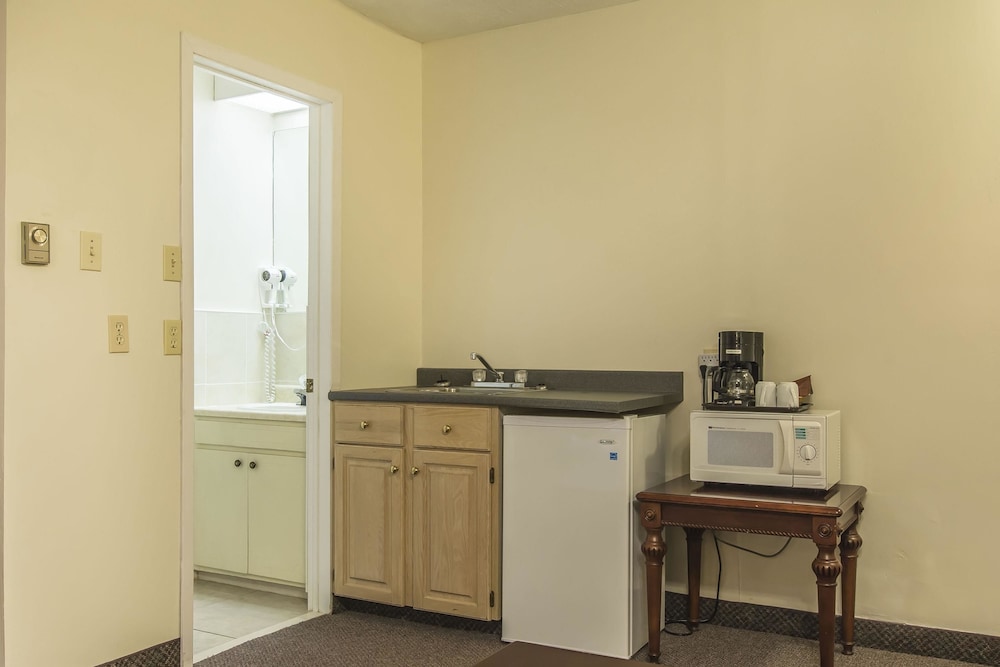 Econo Lodge Inn Suites Saint John 35/38